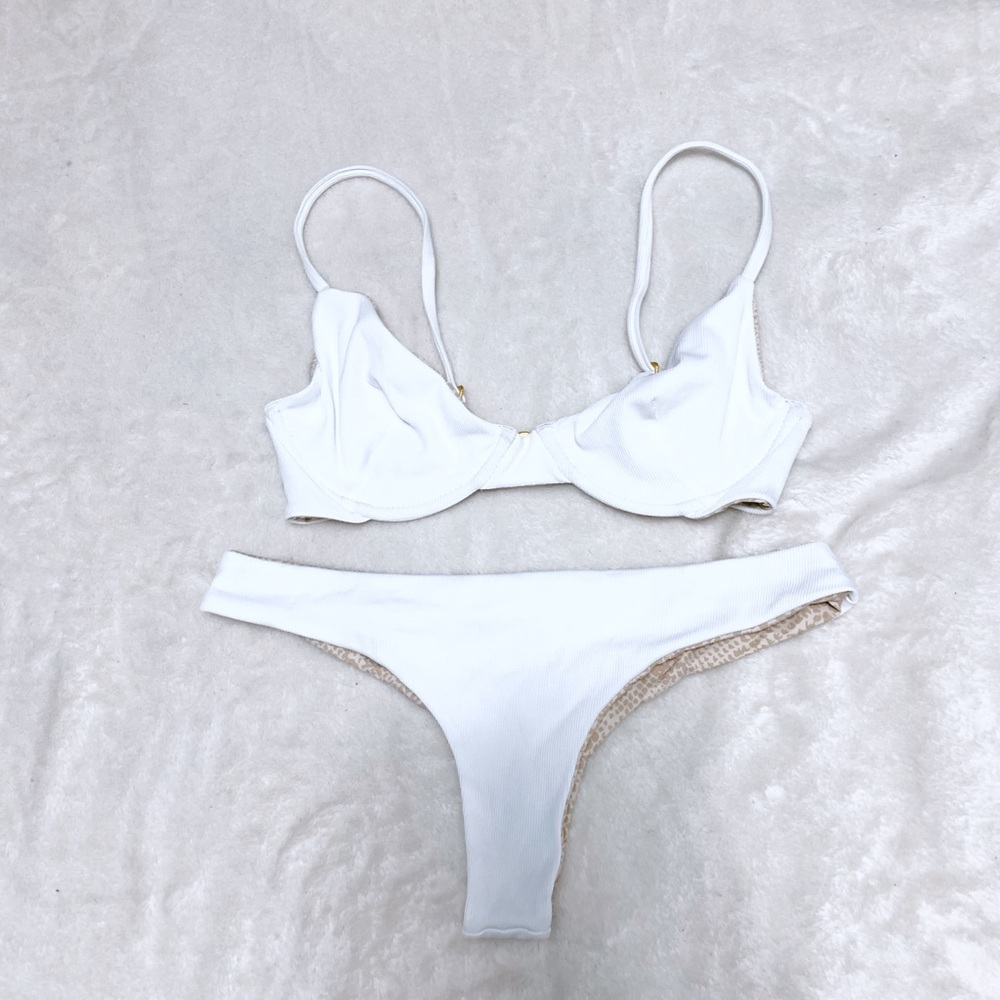 Acacia White Ribbed